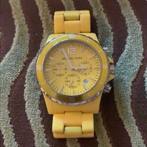 MICHAEL KORS YELLOW WATCH